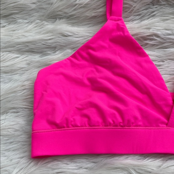 SKIMS | Fits Everybody Triangle Bralette in Neon Pink - Picture 3 of 10